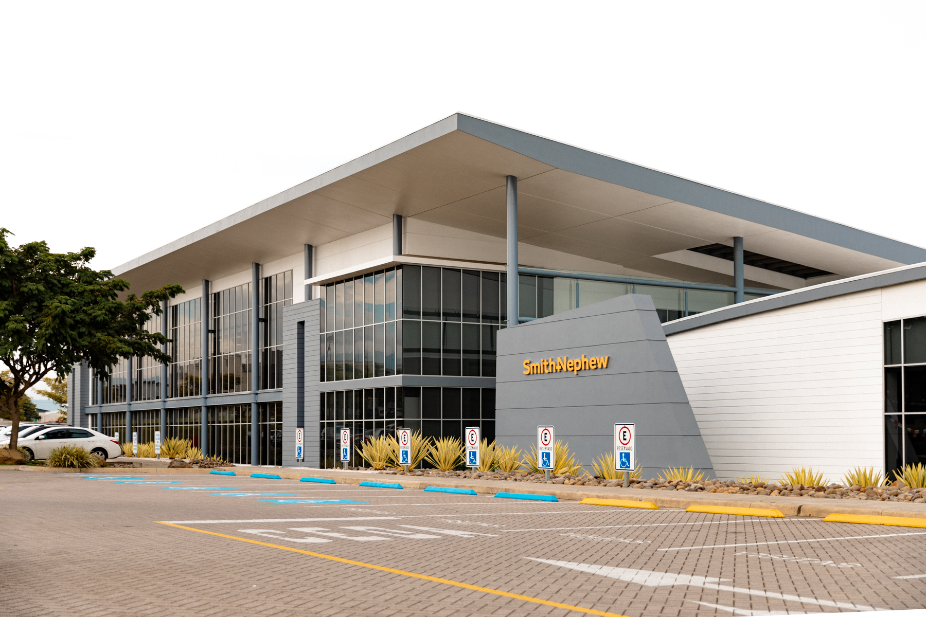 Smith & Nephew photo